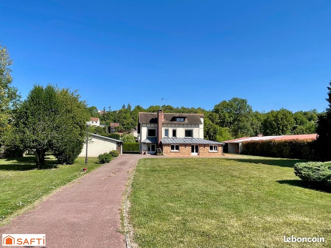 Maison 10 pièces 208 m² · à Bennecourt · 208 m² · 469 000 €