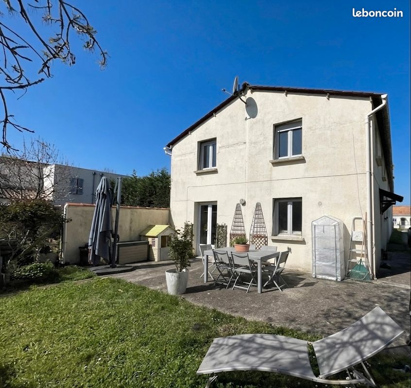 Maison 3 pièces 80 m² · à Rochefort · 80 m² · 900 €