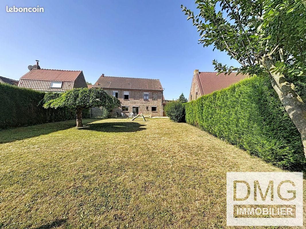 Maison 7 pièces 211 m² · à Saint-Sylvestre-Cappel · 211 m² · 329 000 €