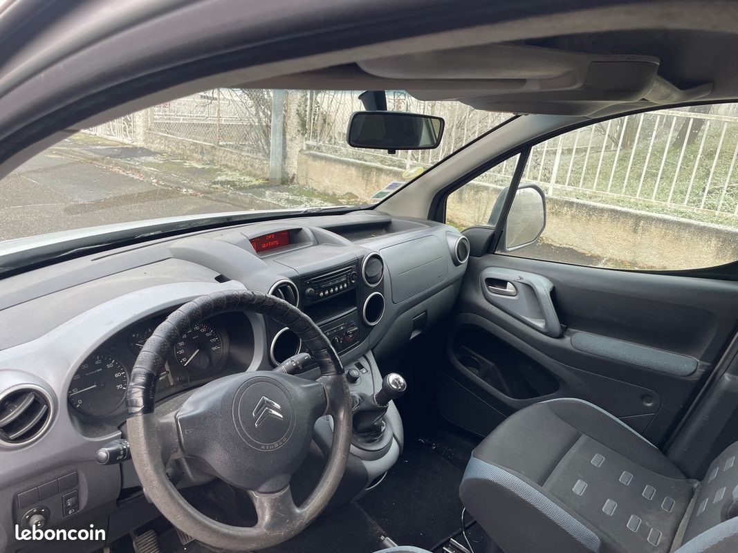 Citroën Berlingo 1.6 hdi 92cv version XTR 2012 clim TBE garantie possible (image 5)