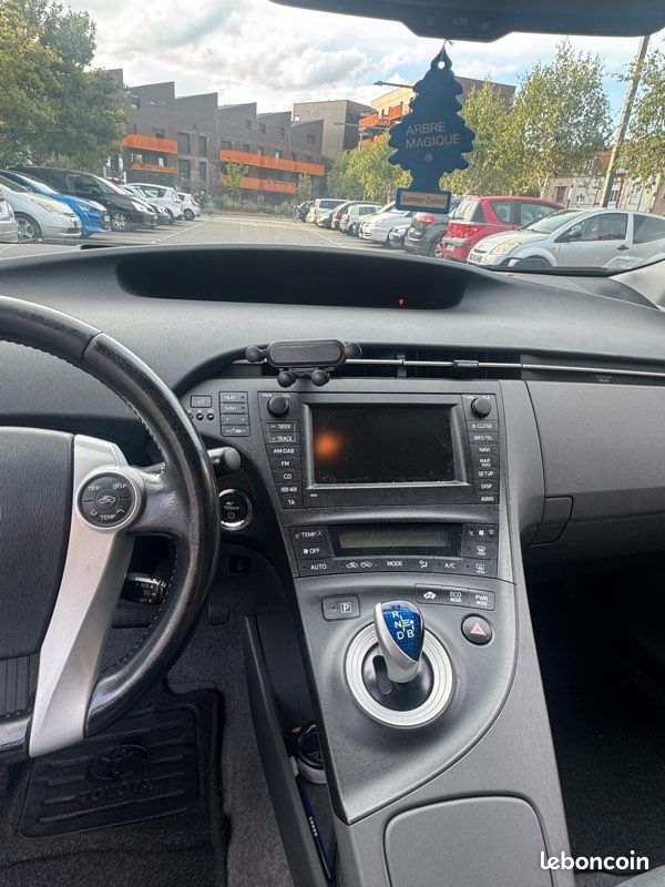 Toyota Prius 3 (image 3)