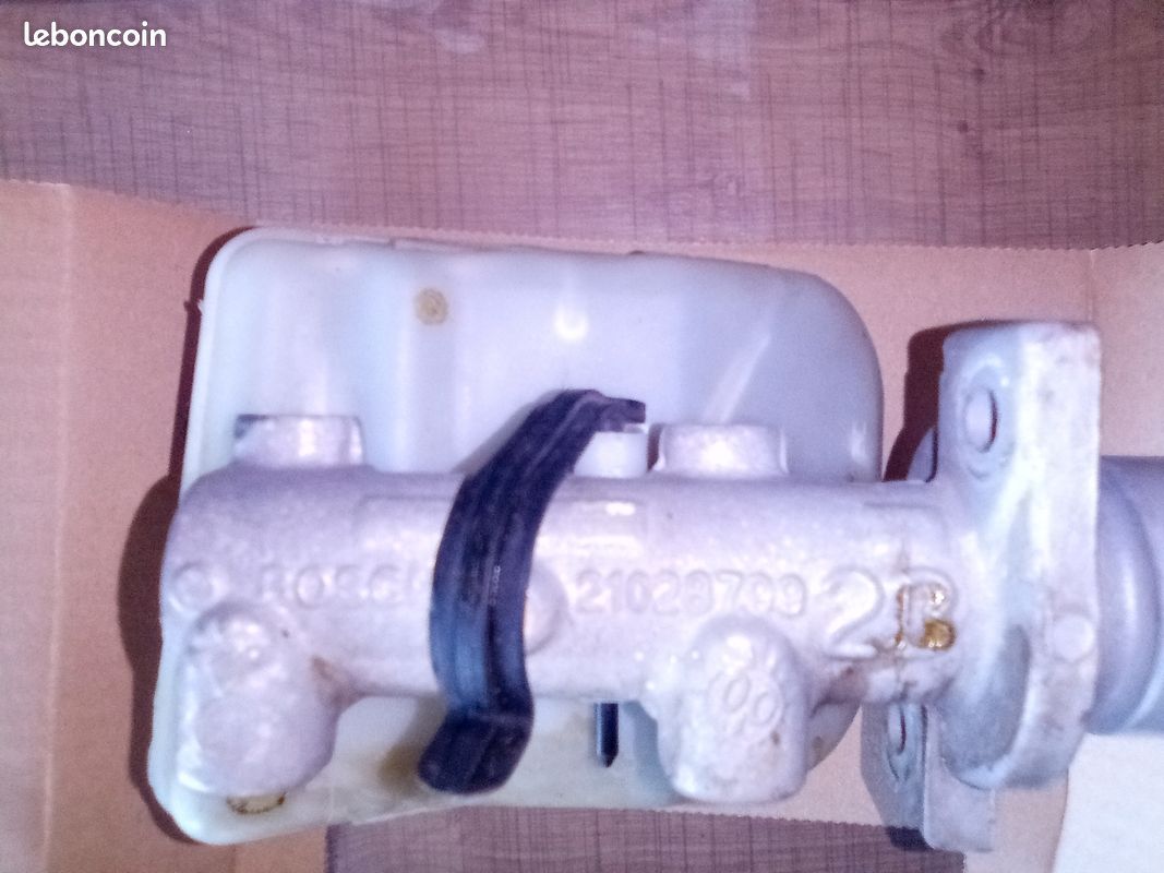 Mastervac, maitre cylindre, réservoir liquide frein Peugeot 306 (image 2)