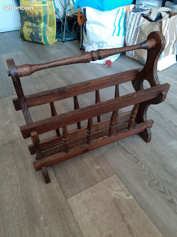 Porte revues en bois (image 1)