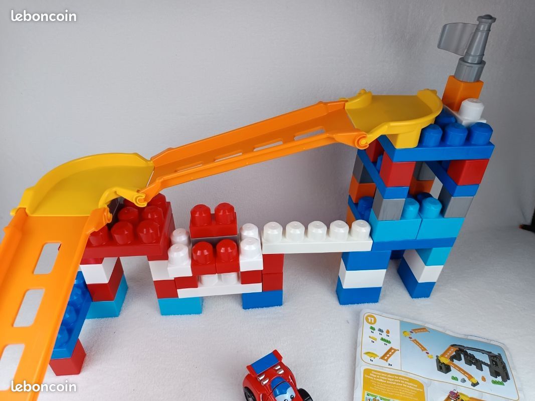 Circuit méga Bloks avec voiture parfait état (image 2)