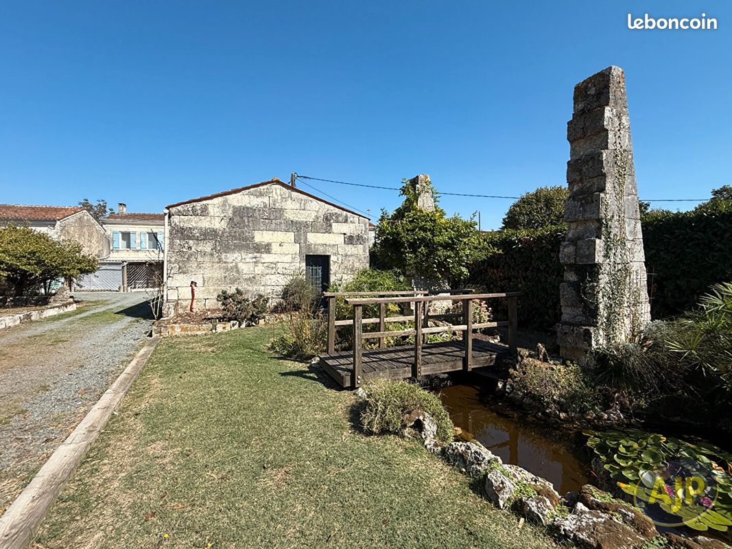 Maison 7 pièces 211 m² · à Nieul-lès-Saintes · 211 m² · 277 000 €
