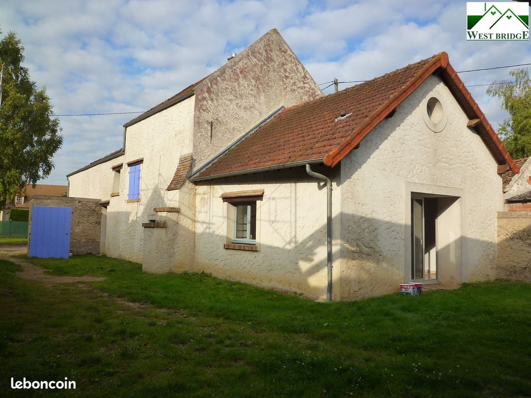Maison 8 pièces 143 m² · à Villiers-le-Mahieu · 143 m² · 1 479 €/mois