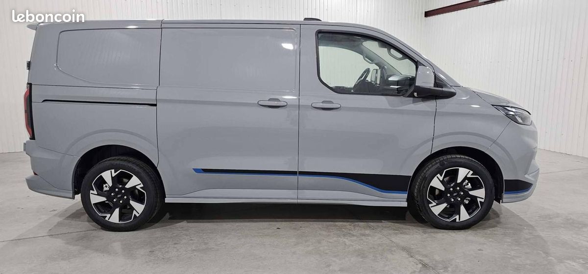 Ford Transit Custom FOURGON 320 L1H1 2.0 ECOBLUE 170 CH BVA8 SPORT (image 13)