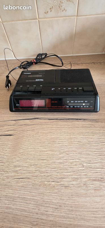Radio-réveil Sangean WR-201D DAB+ FM-RDS Bluetooth AUX Noyer Vintage