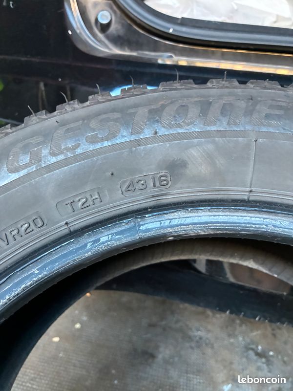 Pneu neige bridgestone (image 1)