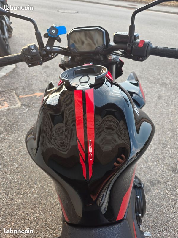 Kawa Z650 Noire et rouge (image 3)