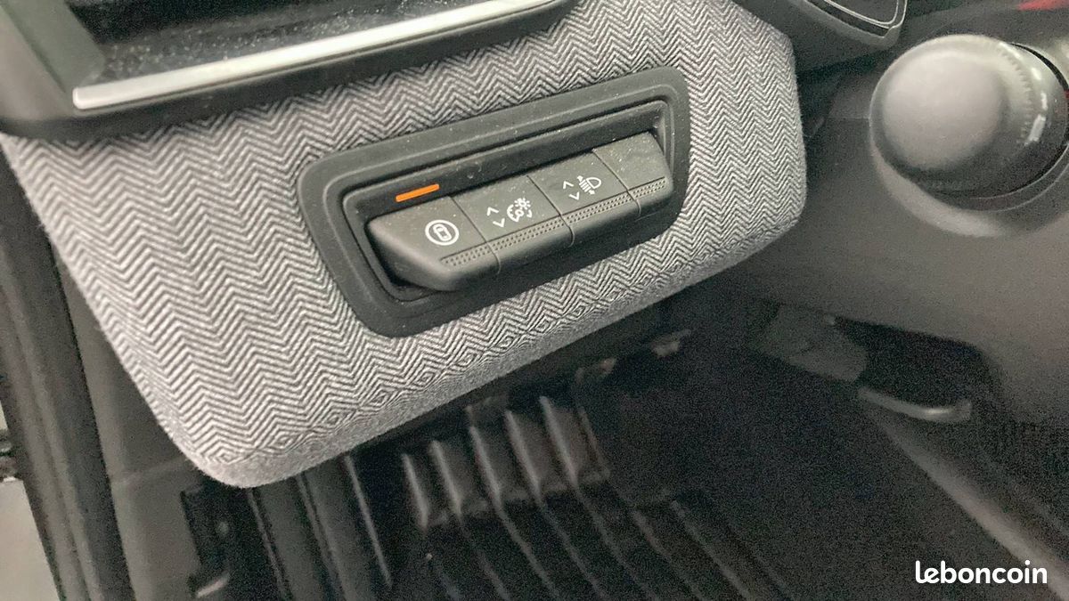 Renault clio tce 90 ch gsr2 techno (image 23)