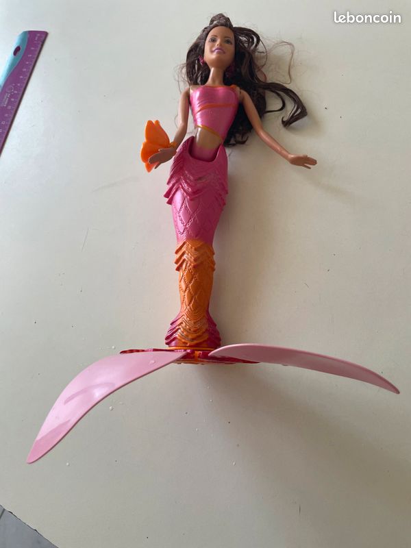 Barbie, sirène qui nage toute seule (image 6)