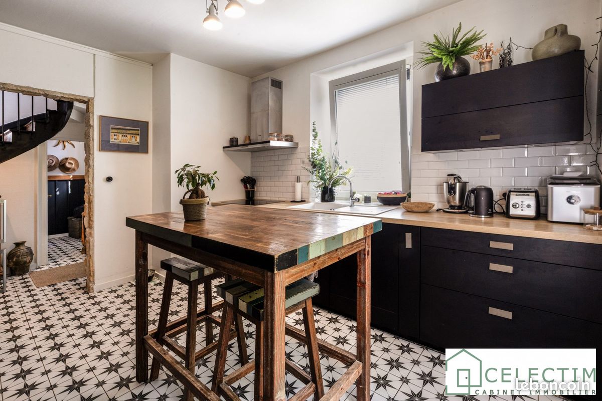 Immeuble 10 pièces 260 m² · à Labergement-Sainte-Marie · 260 m² · 850 000 €