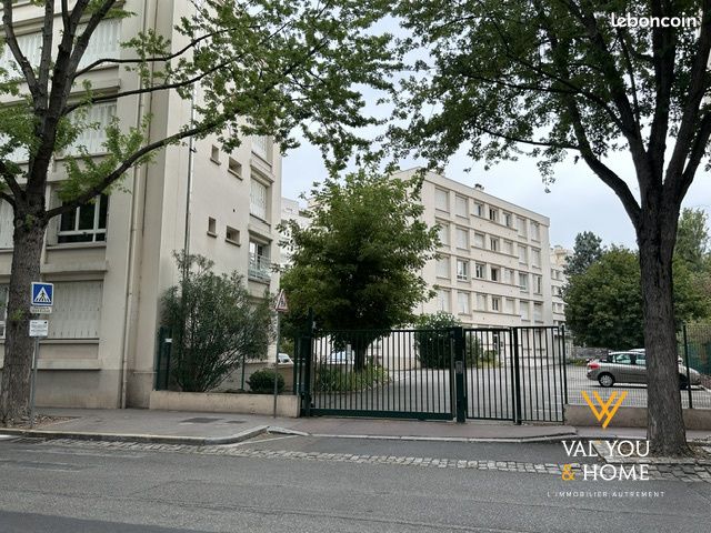 Parking/box Lyon · 12 500 €