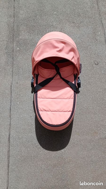 Stokke YOYO Newborn Shell, rose- Jusqu’à 6 Mois ou 9 kg - Inclus: Coque Semi-Dure, Double Matelas, Couvre-Pieds - Cadre YOYO nécessaire (Vendu séparément) (image 6)