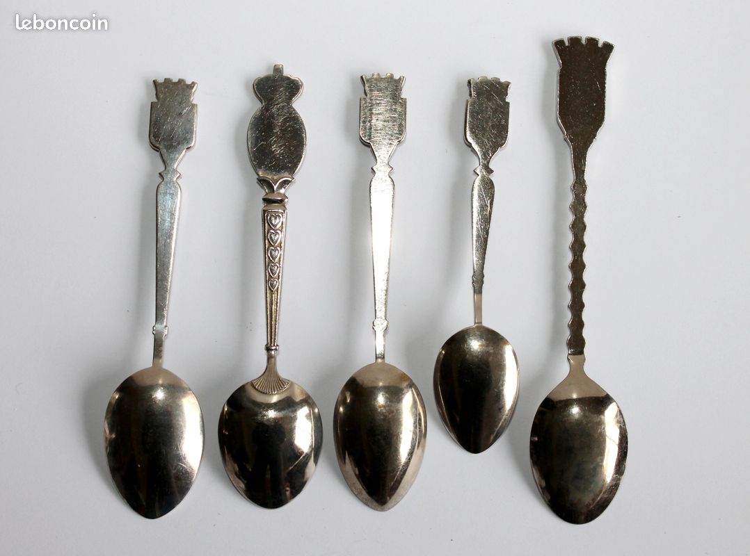 petite cuillère de collection argentée de Cannes