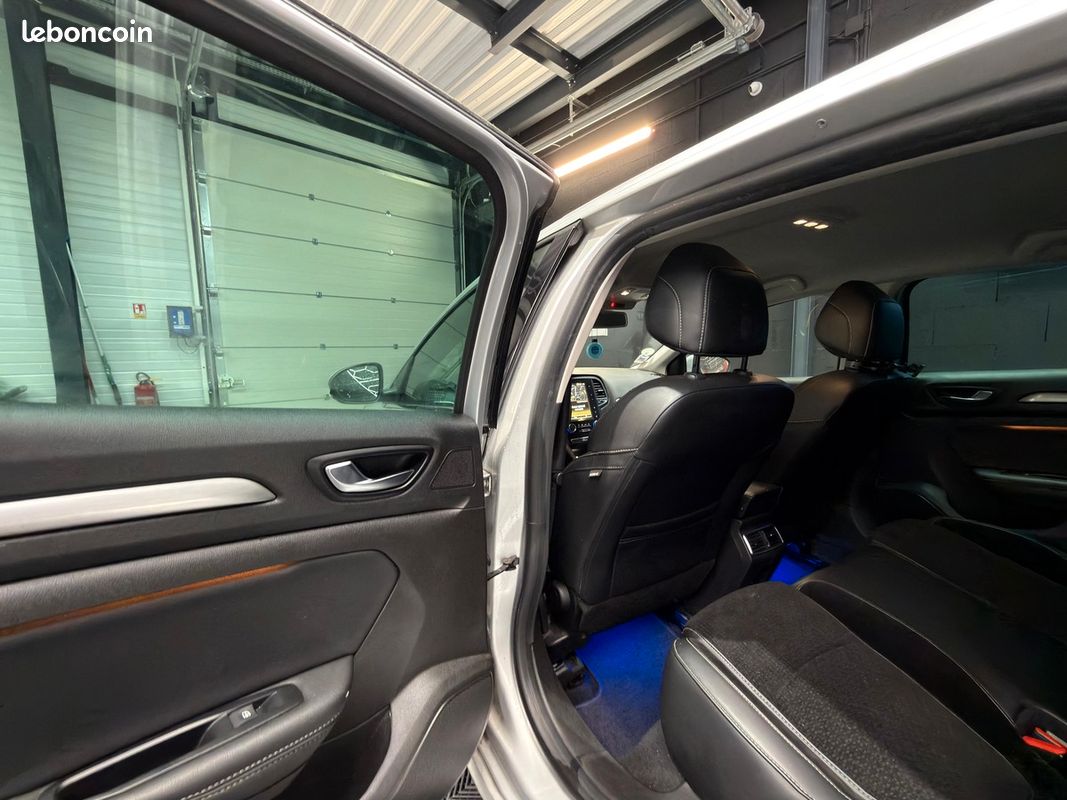 RENAULT Megane IV INTENS 1.5 BLUE DCI - 115 CV - CARPLAY - CAMERA DE RECUL - ATTELAGE (image 14)