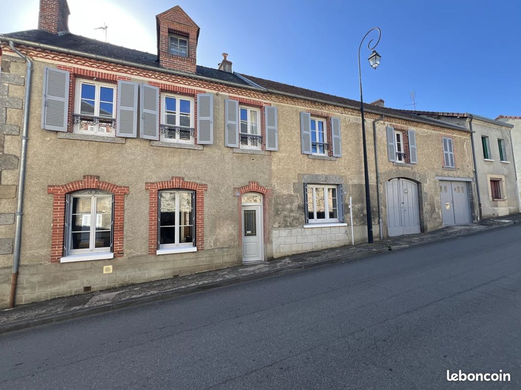 Maison 8 pièces 178 m² · à Magnac-Laval · 178 m² · 135 000 €