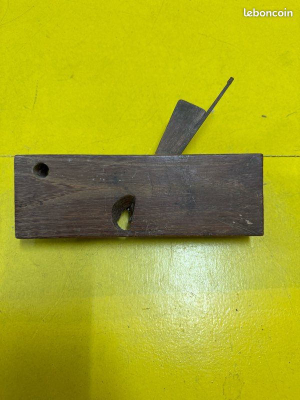 Rabot à moulures ancien en bois — Outil de menuisier (image 2)