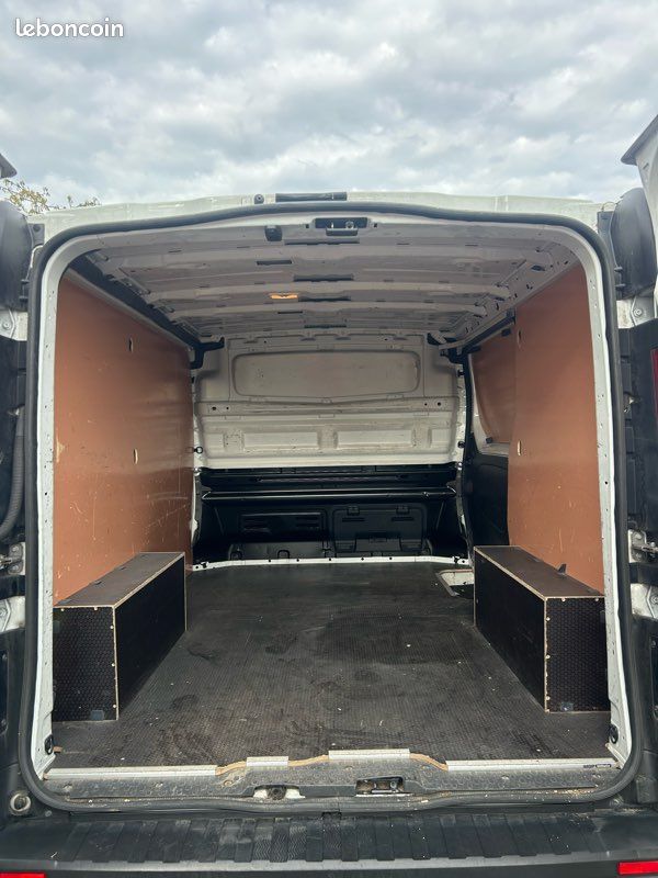 Renault trafic L1H1 grand confort 130cv 16.658HT GARANTIE 12 MOIS (image 5)