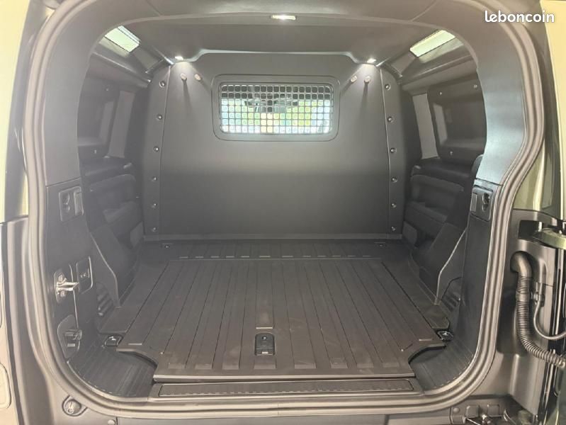 Land-rover Defender 90 3.0 D250 Hard Top X-Dynamic SE (image 14)