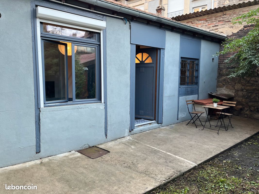 Appartement 1 pièce 28 m² · à Saint-Étienne · 28 m² · 450 €