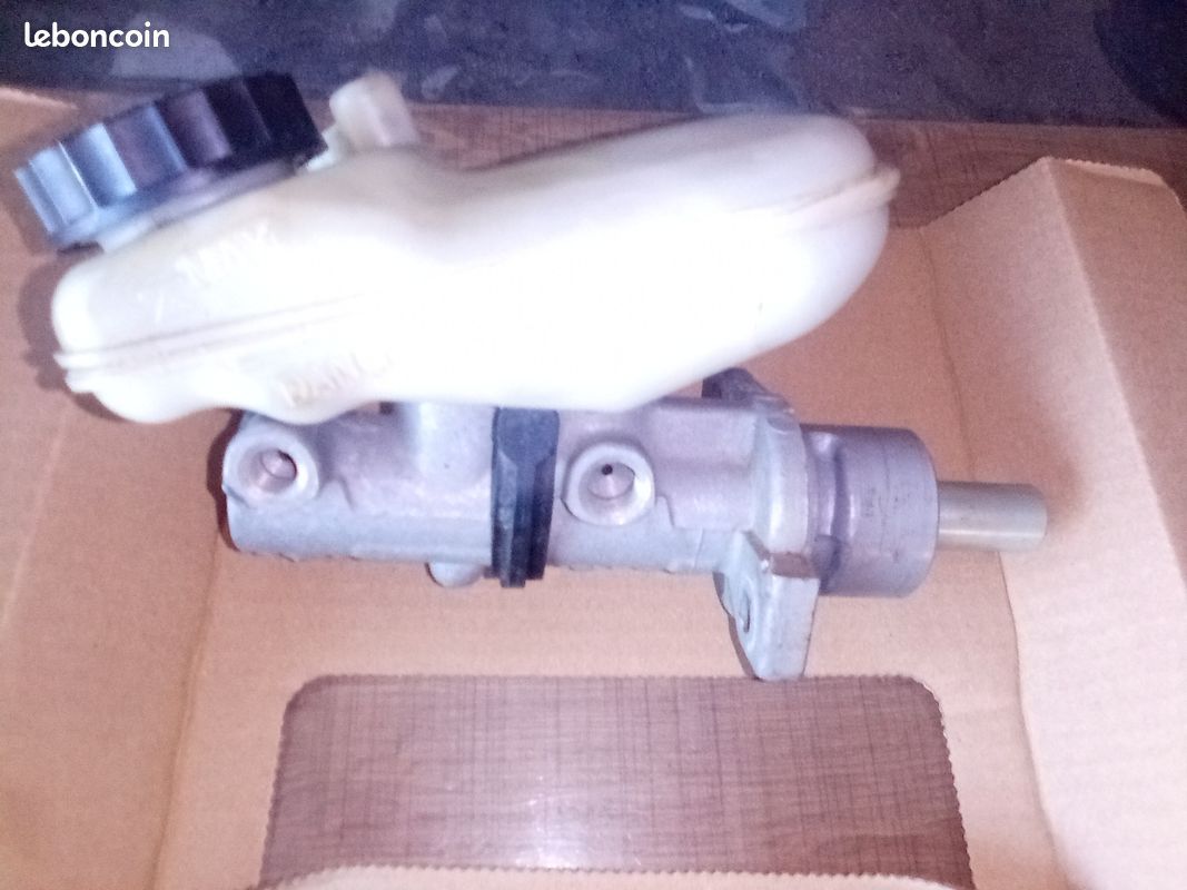 Mastervac, maitre cylindre, réservoir liquide frein Peugeot 306 (image 1)