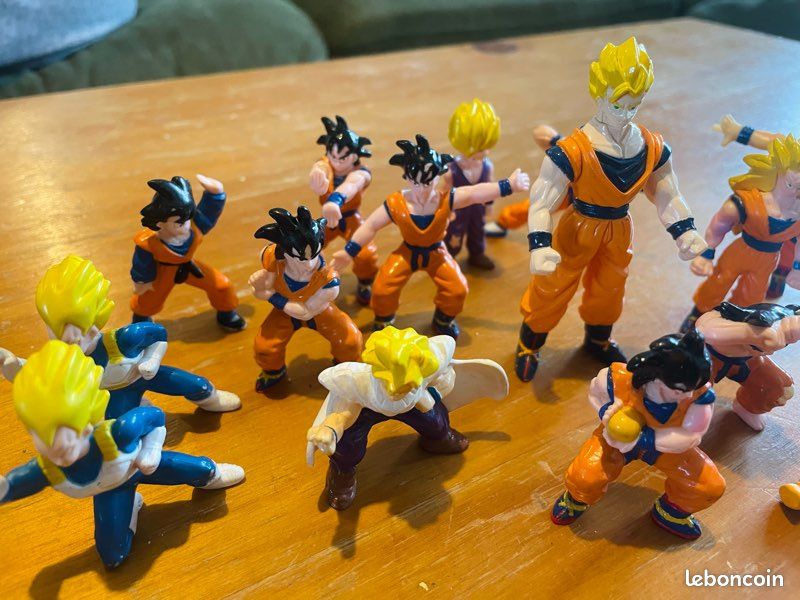 Figurine Dragon Ball Z (DBZ) Ancienne En PVC Monochrome Jaune - Occasion - Collection Vintage
