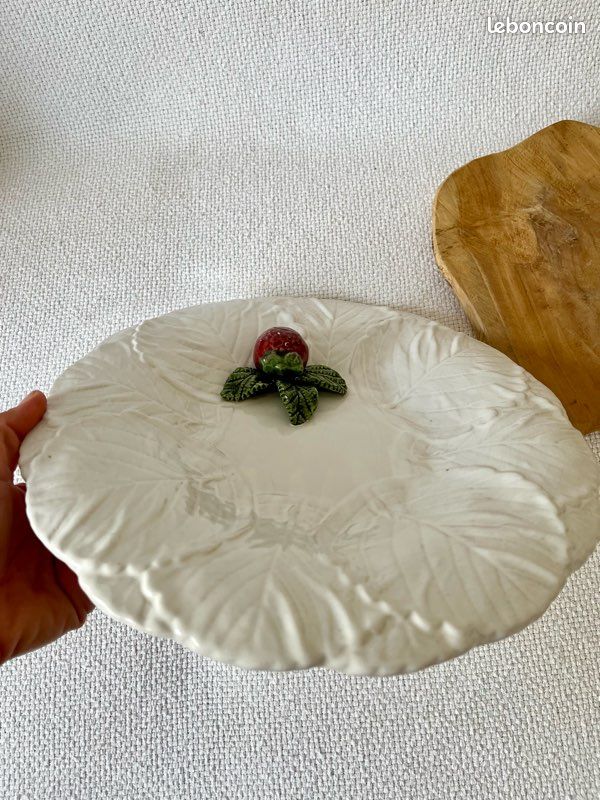 Superbe plat en cĂ©ramique blanc avec fraise đ (image 4)