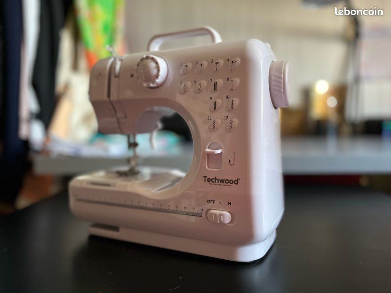 Machine à coudre Techwood – Très bon état, 12 points, accessoires inclus (image 4)