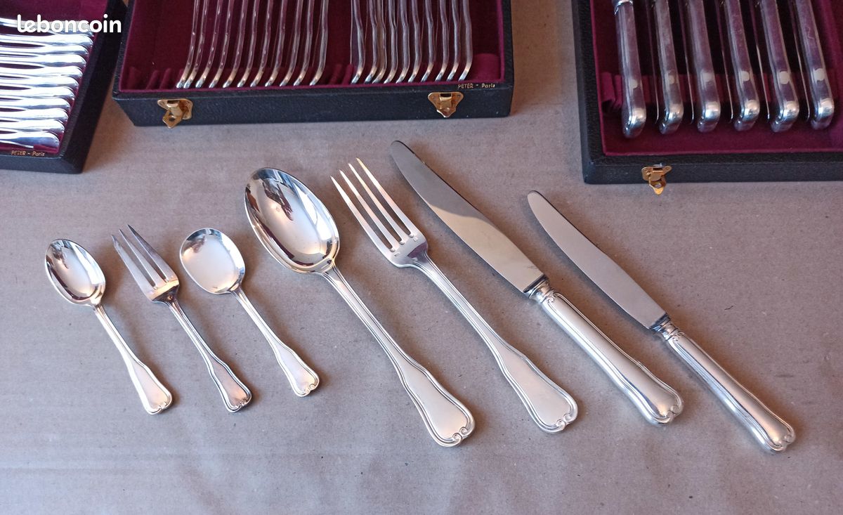 Ravinet D'enfert Modele Godron Menagere 37 Pieces En Métal Argente Vers