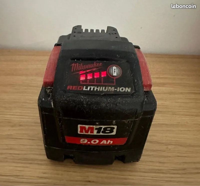 Batterie Milwaukee M18 18v 9.0 Ah d'origine en très bon état (image 1)