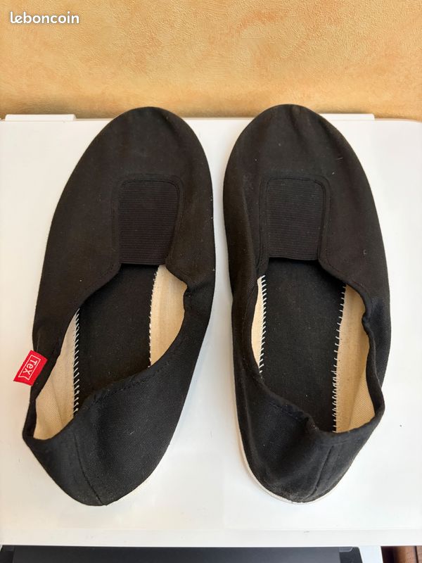 Chaussures de gym noires femme - Pointure 42 (image 1)