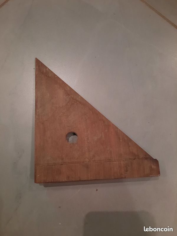 Équerre en bois (image 1)