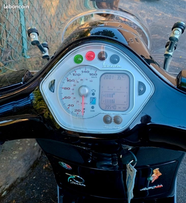 Vespa 250 gts injection (image 3)