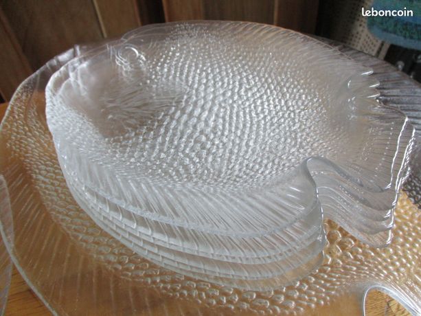 ASSIETTE EN FORME DE POISSON BLEU en VERRE état NEUF 26cm Superbe EUR 15,99 - FR