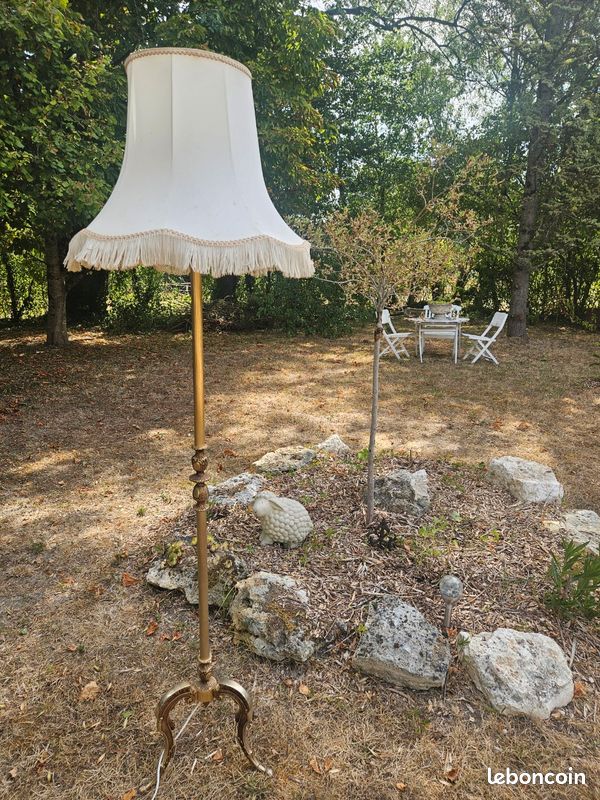 Lampadaire vintage en laiton années 70 (image 1)