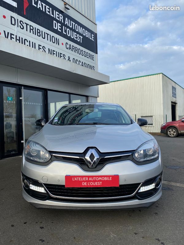 Renault Megane III Berline 5 ptes. 1.2i 130 ch Bose Edition (image 2)