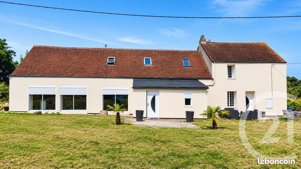 Maison 10 pièces 268 m² · à Écouché-les-Vallées · 268 m² · 199 600 €