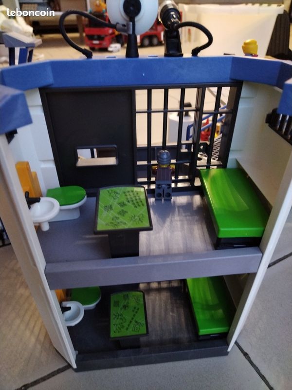 Commissariat de police Playmobil avec 2 voitures (image 4)