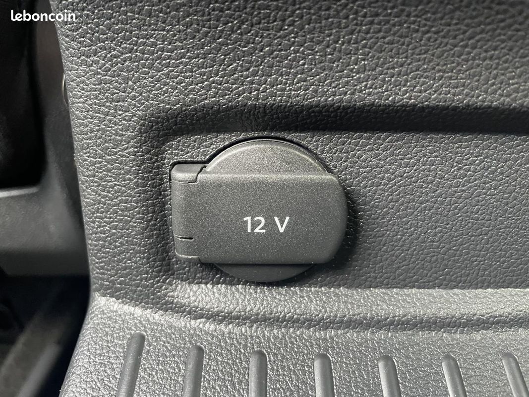 VOLKSWAGEN T-ROC CARAT / 2.0 L TDI / 150 Ch / 4 MOTION / BV DSG / 1 ERE MAIN / TOIT OUVRANT (image 42)