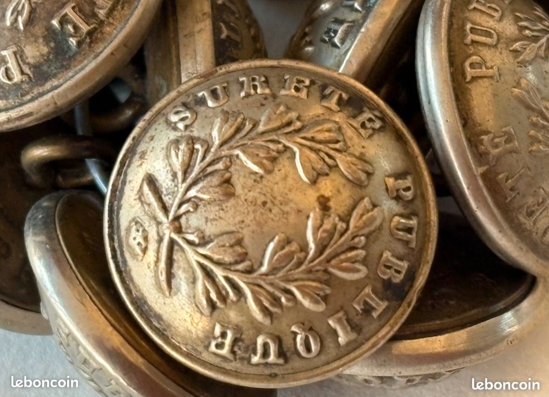 LOT DE 10 anciens boutons Police - service municipal EUR 18,00 - FR