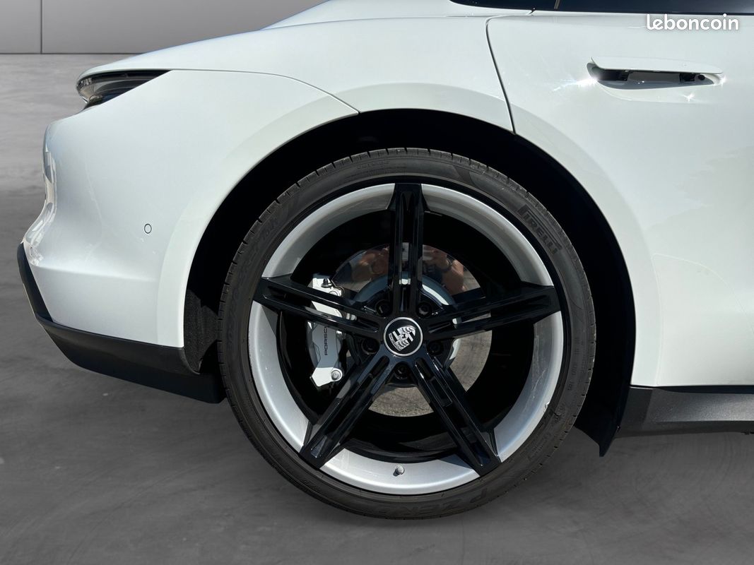 PORSCHE TAYCAN 4S 530 ch GARANTIE PORSCHE APPROVED - ECRAN PASSAGER - BOSE - TOIT PANO - CAM 360 - (image 17)