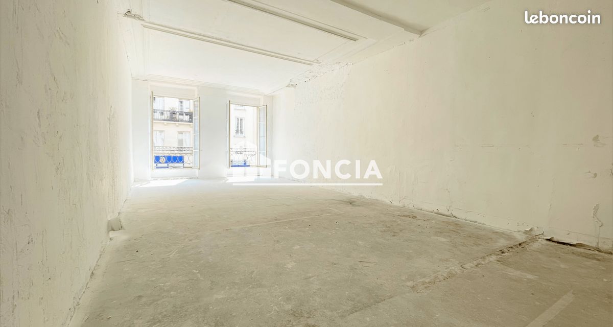 Paris iii – reaumur-sebastopol / rue saint martin – appartement traversant et lumineux avec belle hauteur sous plafond 3m (image 1)