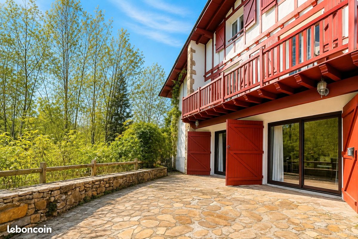 Maison 8 pièces 205 m² · à Urrugne · 205 m² · 850 000 €
