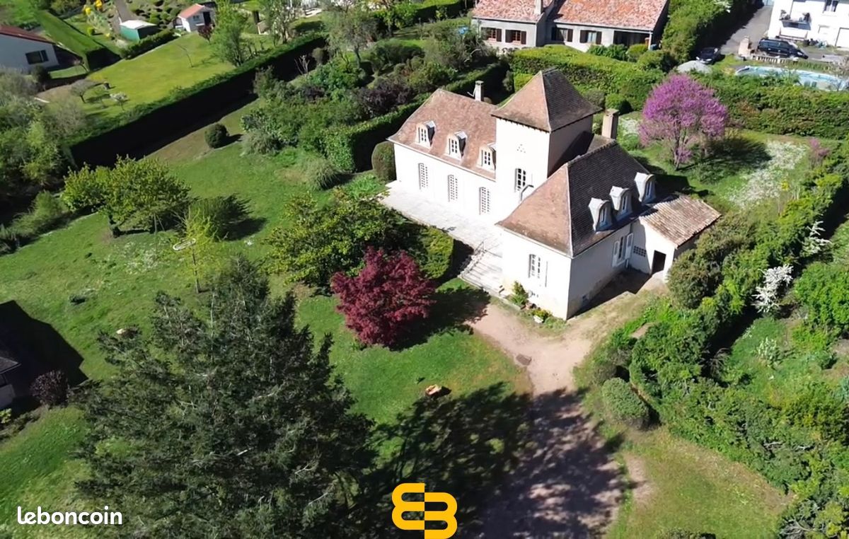 Maison 9 pièces 258 m² · à Châteaugay · 258 m² · 519 000 €
