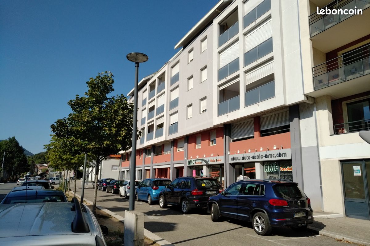 Appartement 3 pièces 95 m² · à Voiron · 95 m² · 1 050 €/mois