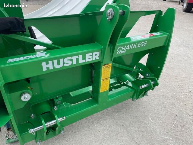 Hustler LX104 (image 3)