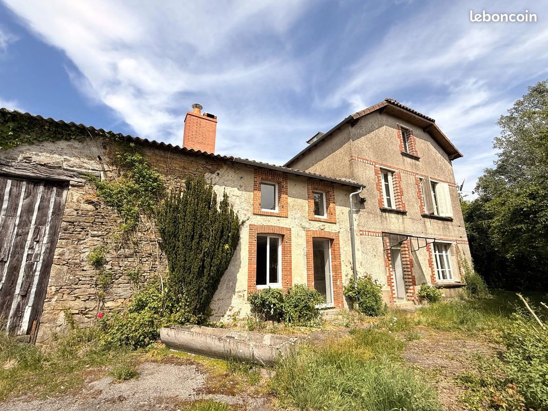 Maison 6 pièces 260 m² · à Peyrat-de-Bellac · 260 m² · 235 400 €