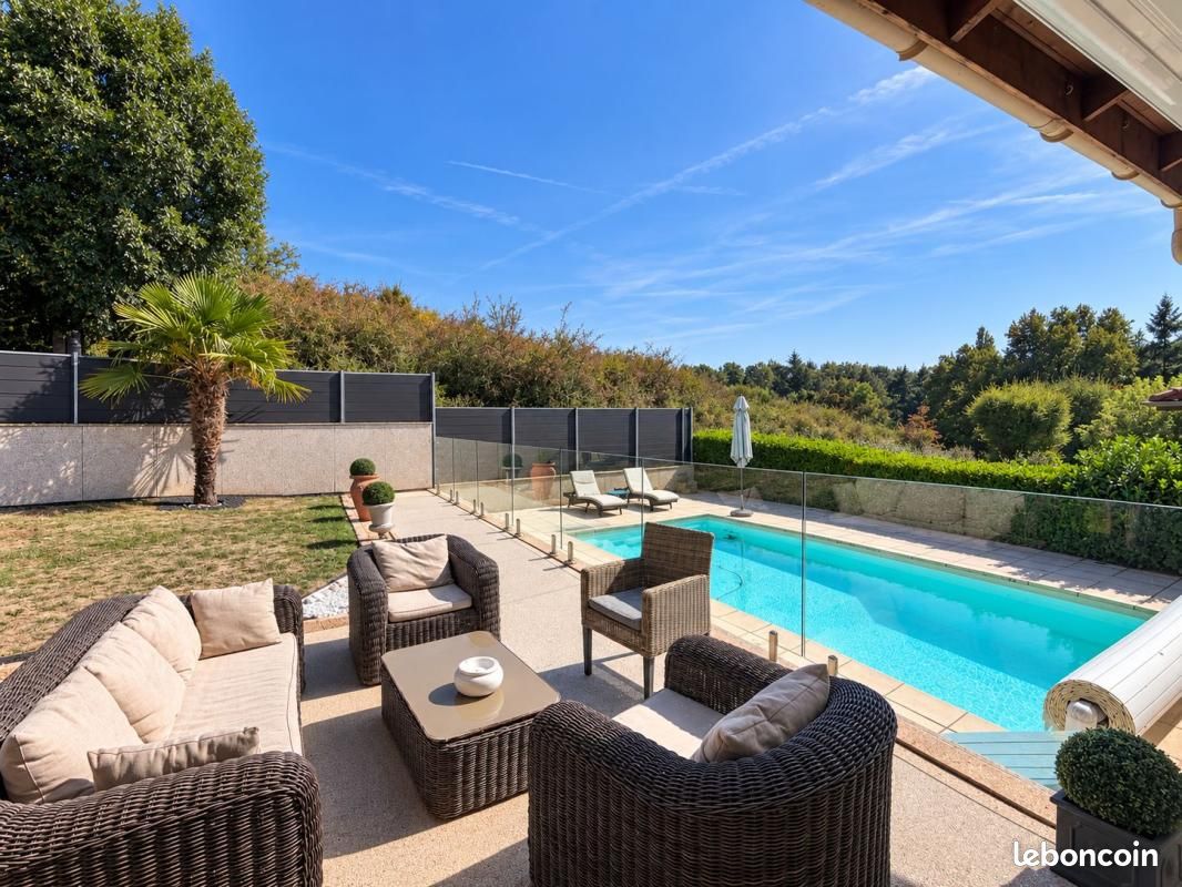 Maison 4 pièces 140 m² · à Dommartin · 140 m² · 635 000 €